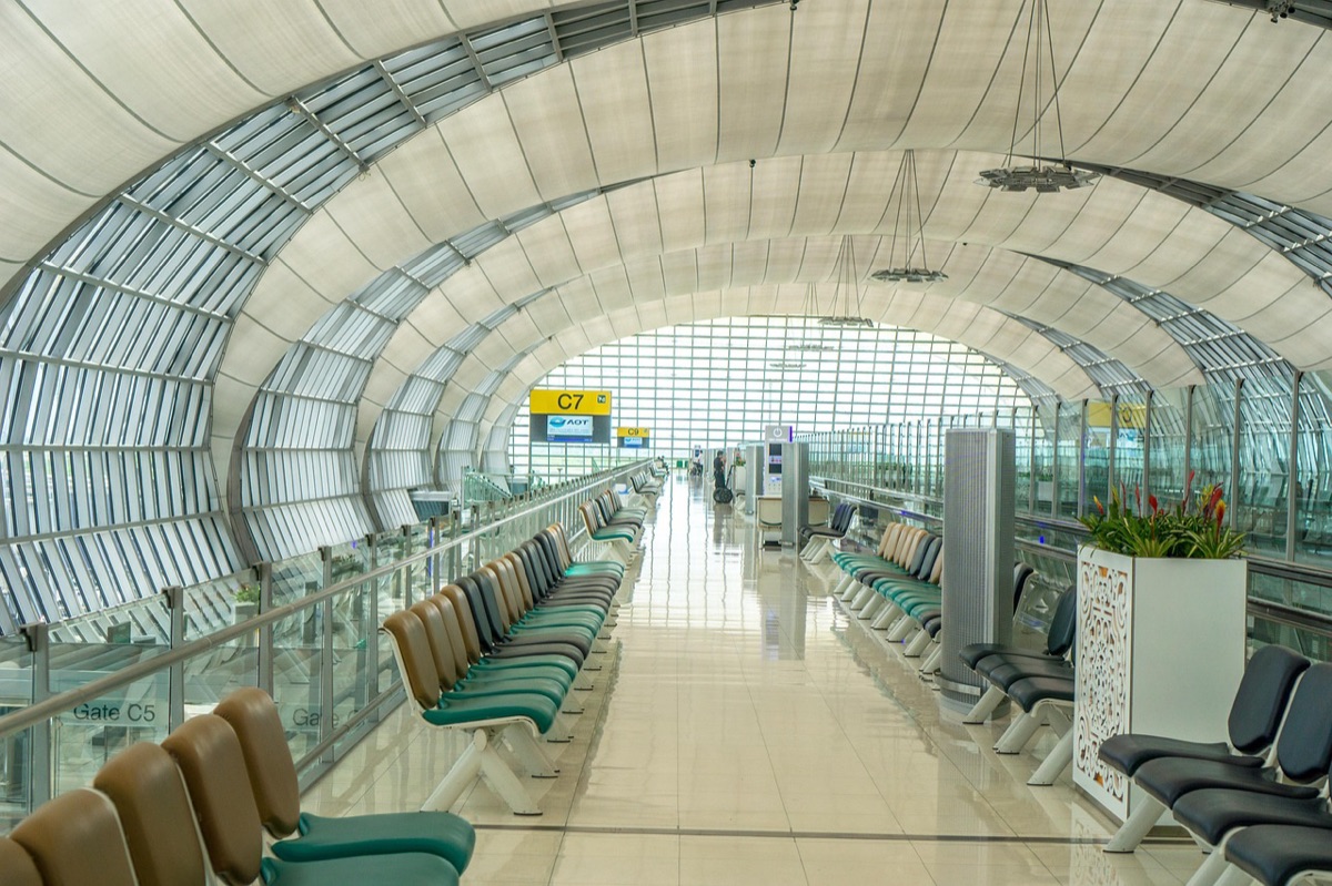 Terminal aeroportuale notte