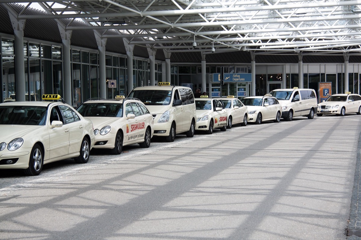 Hongqiao Hub taxi stand