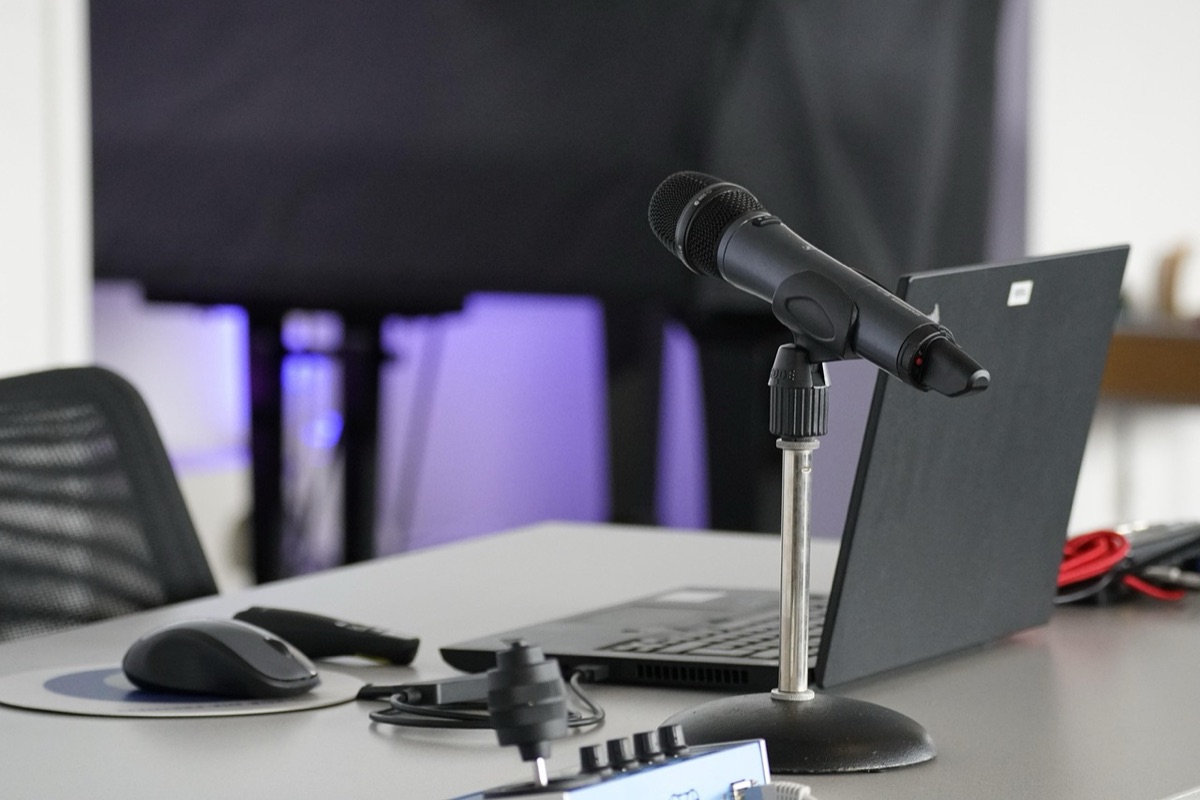Shanghai digital setup guide in modern office setting